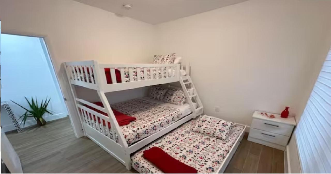 Casa vacanze Enjoy Our Brand New Close To Hollywood In Hallandale Beach!