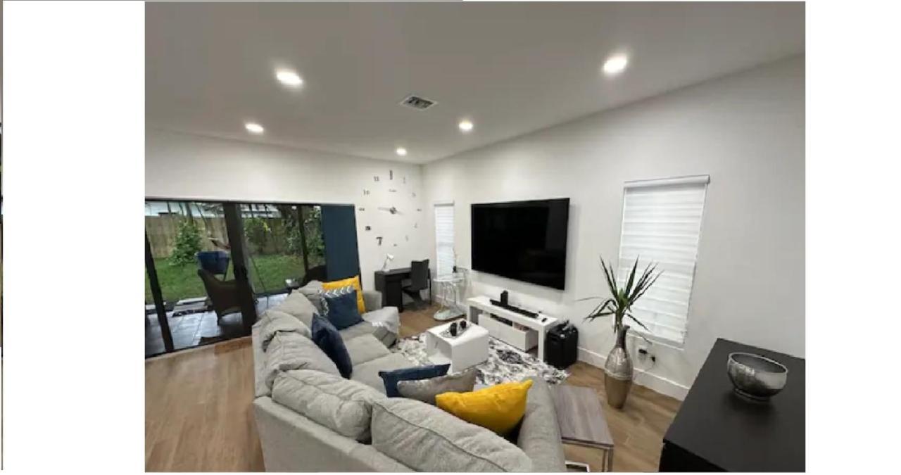 Enjoy Our Brand New Close To Hollywood In Hallandale Beach! Casa vacanze